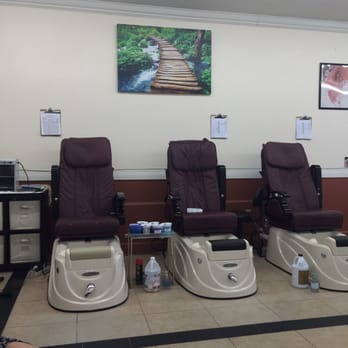 Fruitridge Nails - Relaxing before I go into work. - Nail Salons Near Me - Sacramento, California