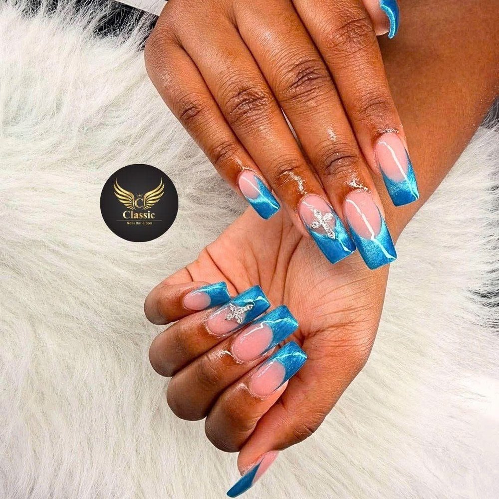 Classic Nail Bar & Spa Logo