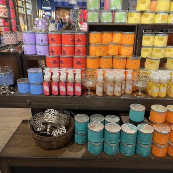 Bath & Body Works - Lots of spring candles. - Cosmetics & Beauty Supply Near Me - Farmington, Connecticut Bath & Body Works - Lots of spring candles. - Cosmetics & Beauty Supply Near Me - Farmington, Connecticut