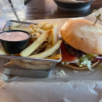 Giggy D's - Burger - Sports Bars Near Me - Meridian, Idaho