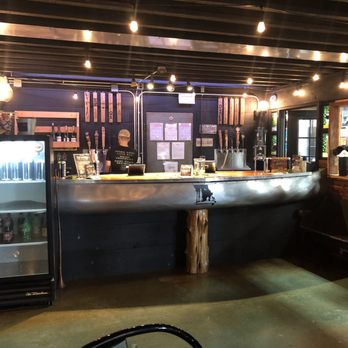 Boat Town Brewing - The bar - Brewpubs Near Me - Lebanon, Missouri Boat Town Brewing - The bar - Brewpubs Near Me - Lebanon, Missouri