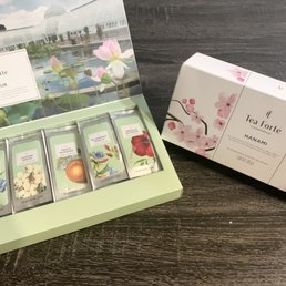 Assorted tea and green tea with hints of cherry blossom Assorted tea and green tea with hints of cherry blossom