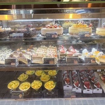 85°C Bakery Cafe-Northridge - Cake selection #2 at 85c Bakery, Northridge CA - Bakeries Near Me - Northridge, California
