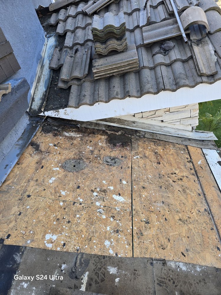 Slide of Hernandez Roofing