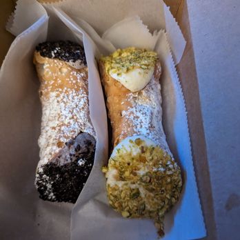 Mike's Pastry - Pistachio and Oreo canoli - Bakeries Near Me - Cambridge, Massachusetts Mike's Pastry - Pistachio and Oreo canoli - Bakeries Near Me - Cambridge, Massachusetts