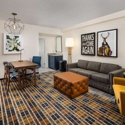 Embassy Suites by Hilton Atlanta Buckhead - Guest room