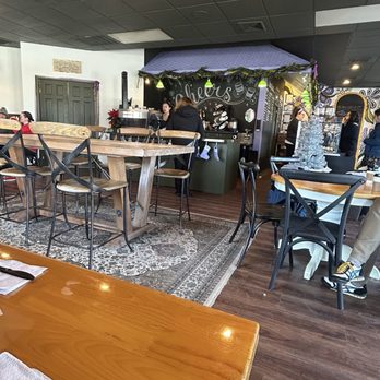 Charhause Cookie - Love this giant table in the center for large groups. - Bakeries Near Me - Bolton, Connecticut