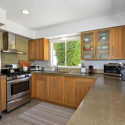Above & Beyond Vacation Homes - Modern Butterfly Retreat