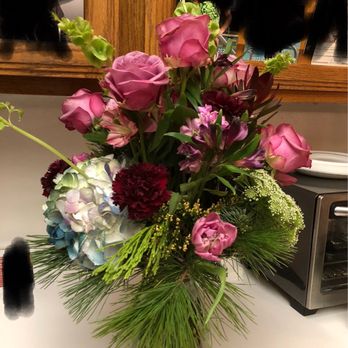 Rosemar Flowers & Gifts - A side picture of the unbalanced bouquet. - Florists Near Me - Camarillo, California Rosemar Flowers & Gifts - A side picture of the unbalanced bouquet. - Florists Near Me - Camarillo, California