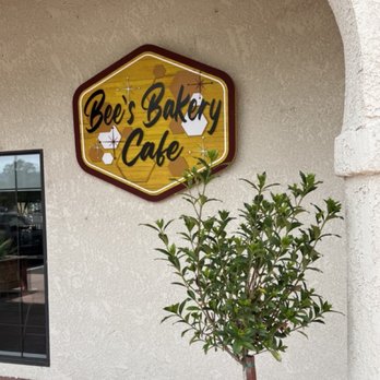 Bee’s Bakery Cafe - Front entrance - Bakeries Near Me - Oakhurst, California