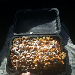 Salad combo plate (chicken and gyro) with extra meat, fueled for lifting! Highly recommend the Extra Hot Sauce and Creamy Garlic Sauce!