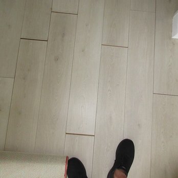 Dolphin Carpet & Tile - Floor of bedroom with awful shrinkage - Carpeting Near Me - North Miami Beach, Florida