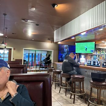 Brewsters Burger - Piano! - Sports Bars Near Me - Auburn, California