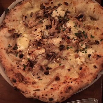 Doppio Zero Mountain View - White pie forgot the name - Pizza Near Me - Mountain View, California