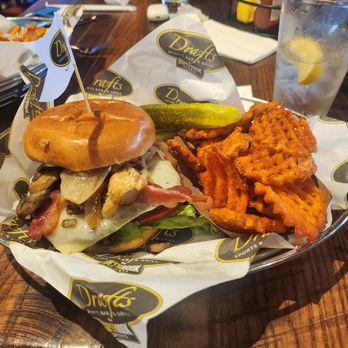 Drafts Sports Bar & Grill - I heart garlic burger with sweet potato fries - American Near Me - Orlando, Florida Drafts Sports Bar & Grill - I heart garlic burger with sweet potato fries - American Near Me - Orlando, Florida