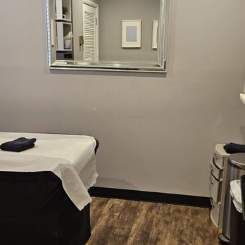 Wax Me Baby - 12/2/23 The second room I have been treated in. - Waxing Near Me - Fairfax, Virginia Wax Me Baby - 12/2/23 The second room I have been treated in. - Waxing Near Me - Fairfax, Virginia