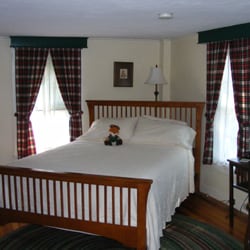 Inn of the Tartan Fox - Our Stewart Room, Queen bed and Private bath