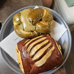 Petteno' - Pain au chocolat and pistachio croissant