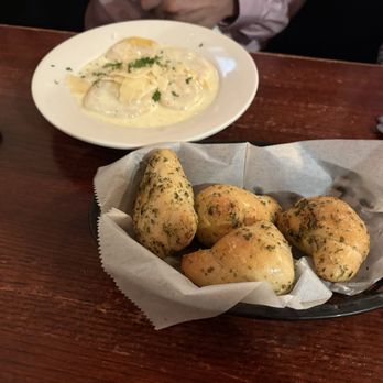 Giuseppe's - Seafood Ravioli and garlic knots - Italian Near Me - Ruther Glen, Virginia