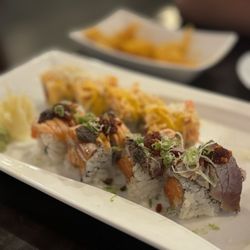 Yosuki Sushi - Twin Tower Roll