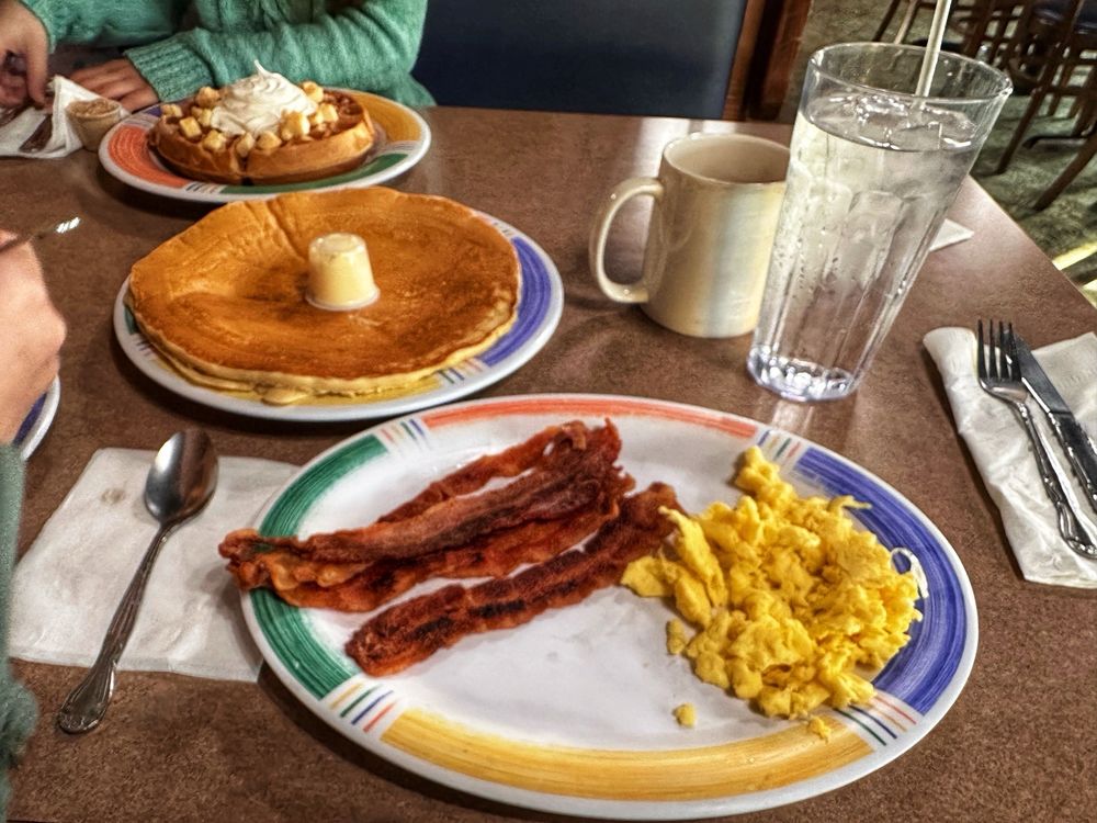 The Breakfast Place Logo