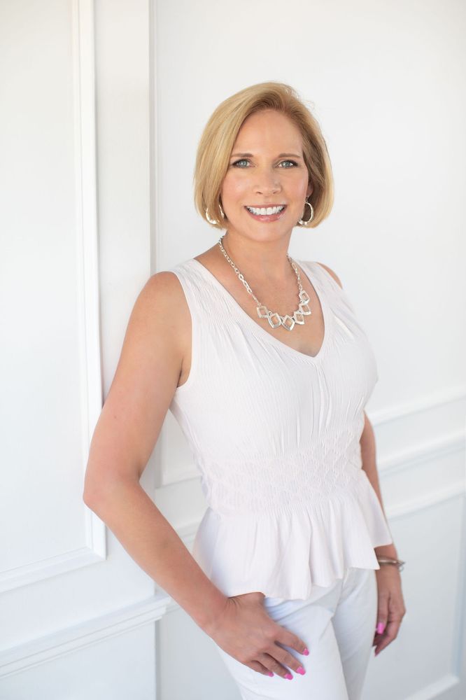 ROBIN CAVALLARO THE ROBIN CAVALLARO GROUP OF REMAX 100 Contact Agent