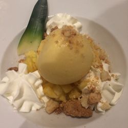 Aux Planches - Tartare d'ananas vanillé, crumble et sorbet passion