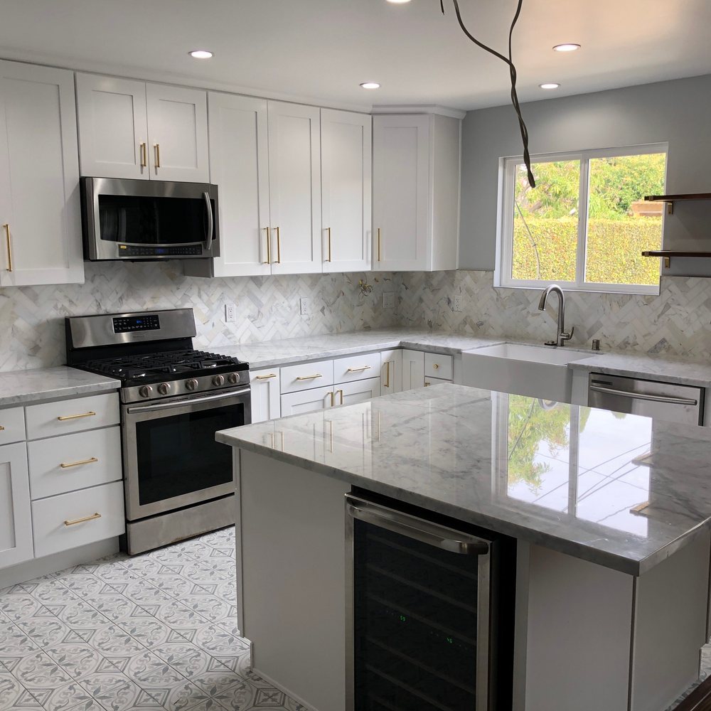 Huerta Construction & Remodeling - a clean kitchen - General Contractors Near Me