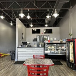 Hudah Babylon Bagel & Restaurant - Inside