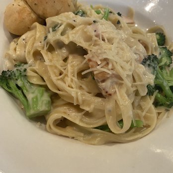 BJ's Restaurant & Brewhouse - Grilled Chicken Alfredo - New American Near Me - Glendale, California