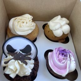 Cupcake Wars winner almond something, tamale corn with vanilla, chocolate with vanilla frosting, and ube-be. Cupcake Wars winner almond something, tamale corn with vanilla, chocolate with vanilla frosting, and ube-be.