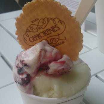 Gefrorenes - Limón y yogur con cerezas y trozos de chocolate - Ice Cream & Frozen Yogurt Near Me - Vienna, 9