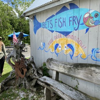 Bet's Fish Fry - a woman walking in front of a building - Seafood Near Me - Boothbay, Maine