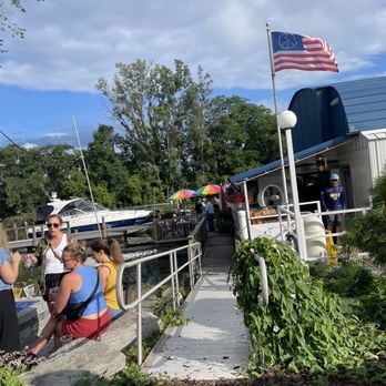 Octopus' Beer Garden - Beer Gardens Near Me - Mount Clemens, Michigan