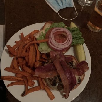 Foreside Tavern & Side Bar - Fore side burger - New American Near Me - Falmouth, Maine
