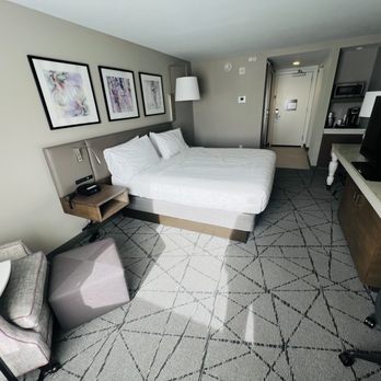 Hilton Garden Inn Springfield, NJ - King Bed Room - Hotels Near Me - W Springfield, New Jersey Hilton Garden Inn Springfield, NJ - King Bed Room - Hotels Near Me - W Springfield, New Jersey