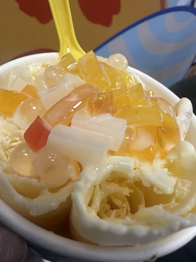 ROLLZ ICE CREAM Updated October 2024 1177 Lauzon Road, Windsor