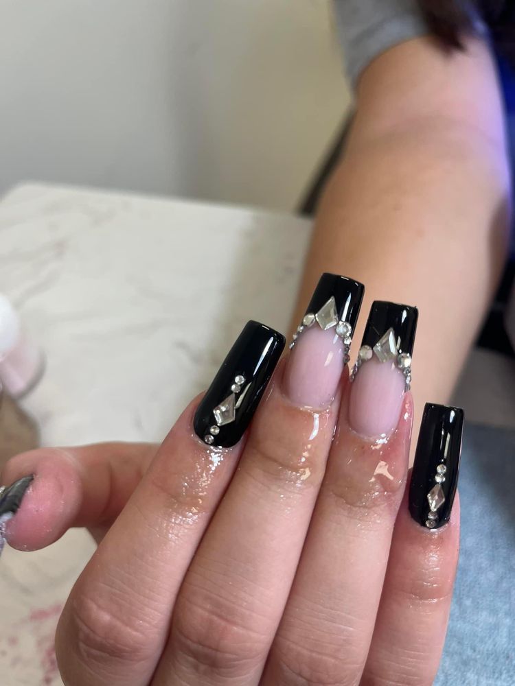 Happy Nails Logo