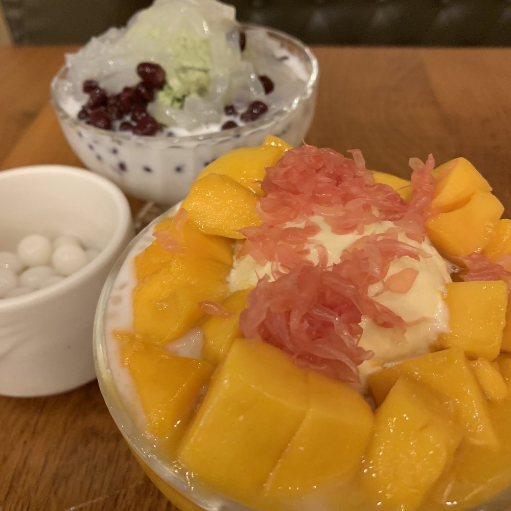 #A3 Snow White Mango Juice with Sago and Pomelo with Ice Cream and A17 Snow White Juice and Red Bean with Green Tea Ice Cream