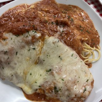 Win-Spuntino - Chicken Parmesan opted to have it with pink sauce which is Alfredo and red sauce mixed - Italian Near Me - Honolulu, Hawaii