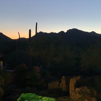 Posada by The Joshua Tree House - View for sunrise on the shared balcony overlooking the pool - Vacation Rentals Near Me Posada by The Joshua Tree House - View for sunrise on the shared balcony overlooking the pool - Vacation Rentals Near Me