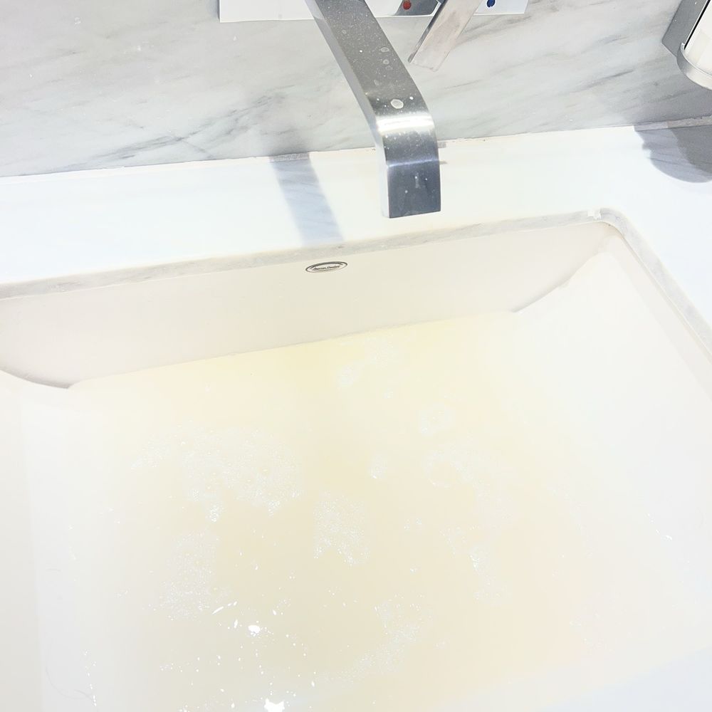 HS Hotsson Hotel - Dirty sink water - Hotels Near Me - León, GUA