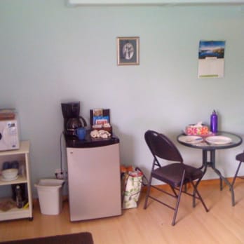 Riverside Motel - Kitchenette with toaster! - Hotels Near Me - Port Alberni, British Columbia