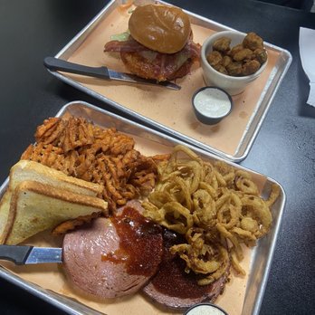 Gettin' Basted - Bologna plate and Nashville hot chicken plate - Barbeque Near Me - Branson, Missouri