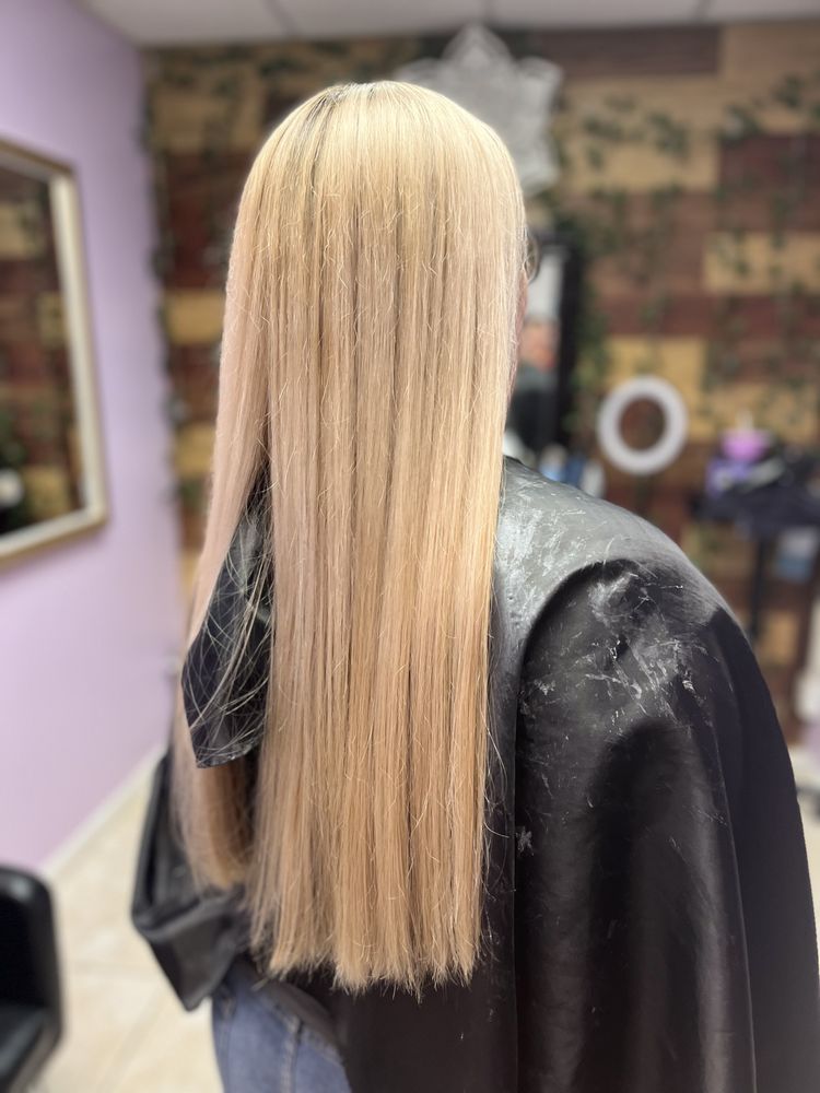 Edna’s Hair Salon Logo
