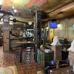St. Patrick - Original Irish Pub - Bright atmosphere indoor dining