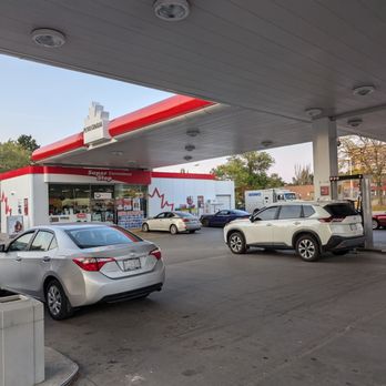 Petro-Canada - Convenience store - Gas Stations Near Me - Toronto, Ontario