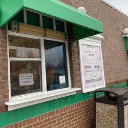 Malley's Chocolates - Window was closed. I think it's only open in summer