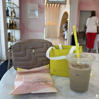 Kendra Scott - Store and coffee shop - Jewelry Near Me - The Woodlands, Texas Kendra Scott - Store and coffee shop - Jewelry Near Me - The Woodlands, Texas