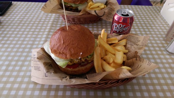 Burgr's Club by null